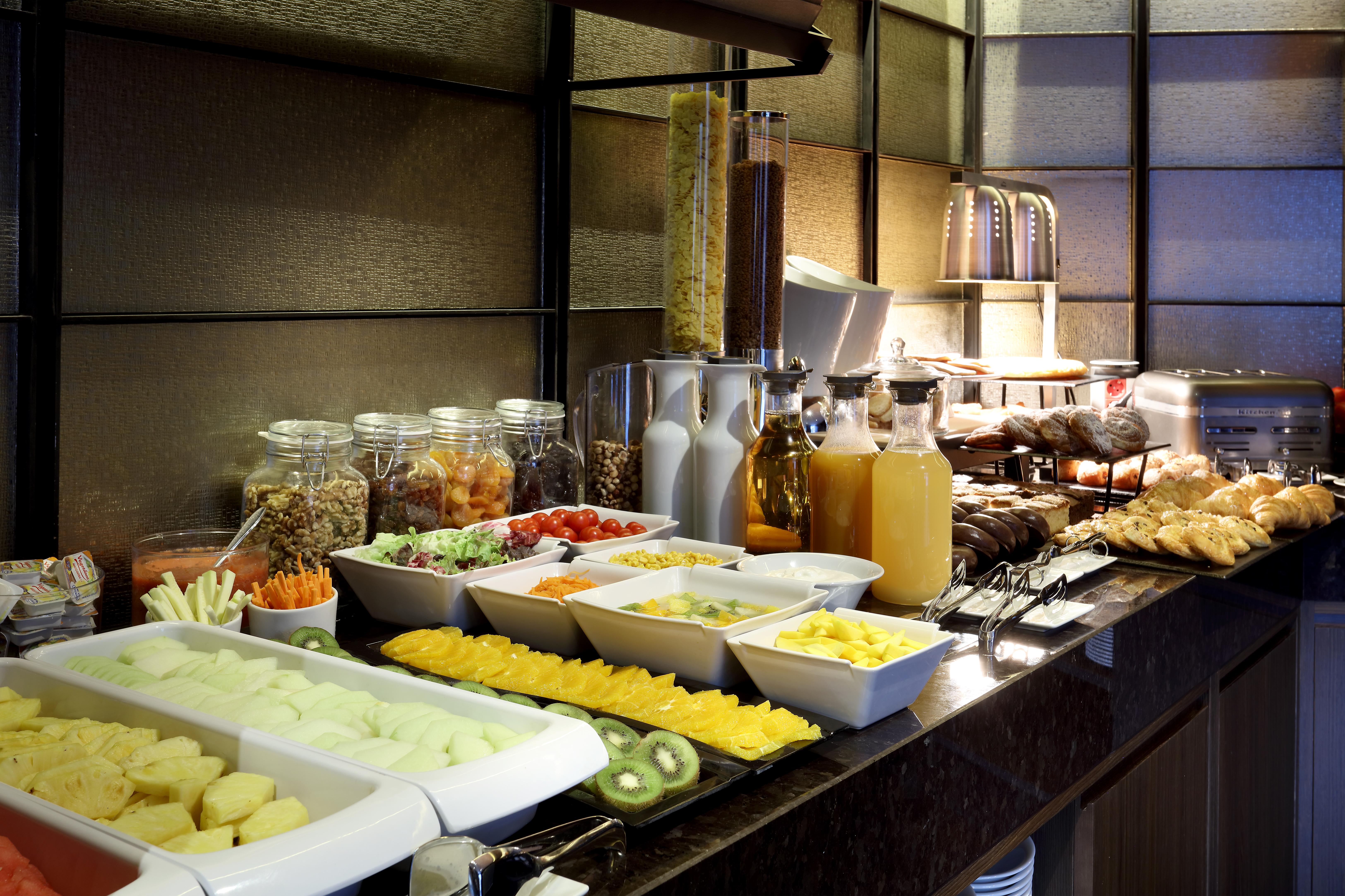 ยูโรสตาร์ วอชิงตัน เออร์วิง Hotel กรานาดา ภายนอก รูปภาพ A fruit salad bar